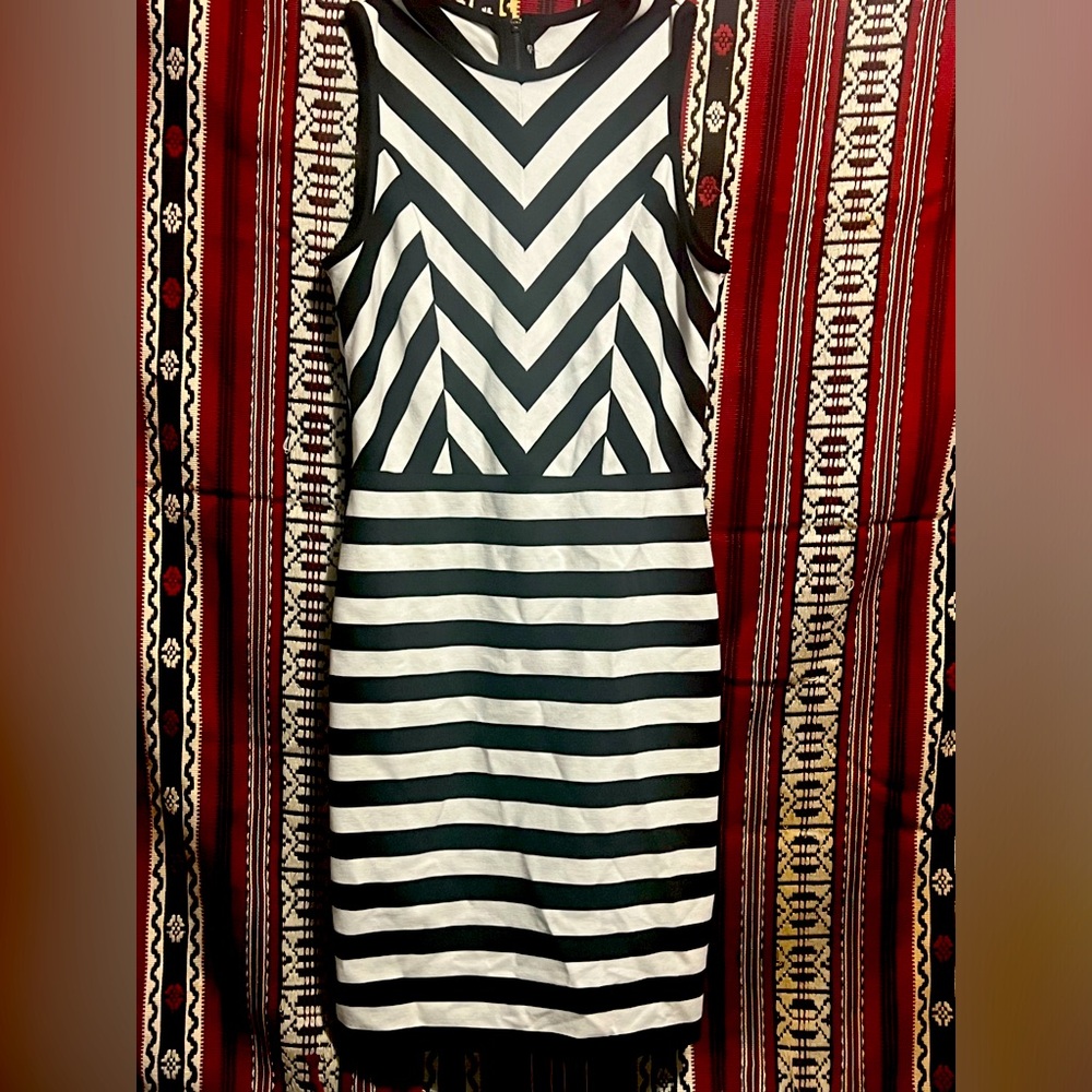 Women’s petite sleeveless black and white chevron stripes tennis dress
